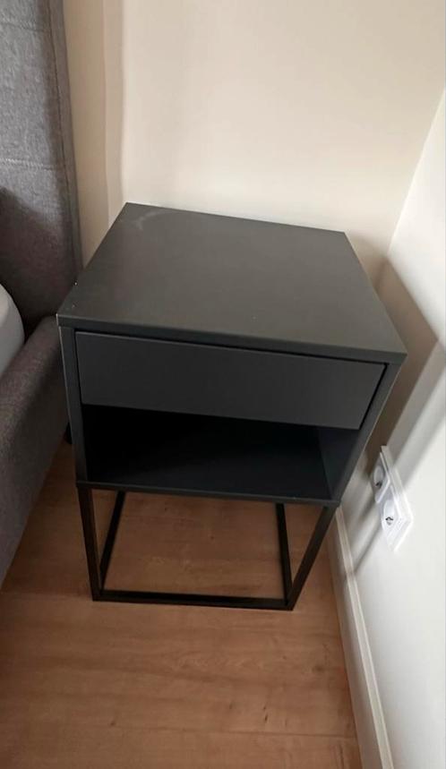VIKHAMMER Nachtkastjes zwart (set van 2), Huis en Inrichting, Slaapkamer | Nachtkastjes, Zo goed als nieuw, Minder dan 55 cm, Minder dan 45 cm