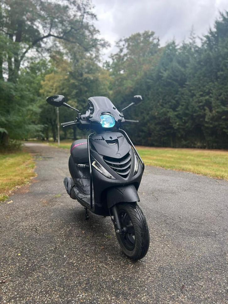 Piaggio Zip 50cc – Mat Zwart – 2017, Fietsen en Brommers, Scooters | Piaggio, Zo goed als nieuw, Zip, Benzine, Ophalen