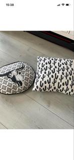 Decoratieve kussens, Ophalen of Verzenden, Zo goed als nieuw, Zwart