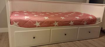 hemnes bed met lades beschikbaar voor biedingen