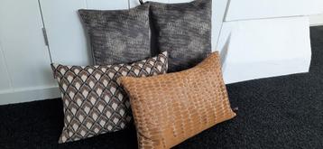 Claudi kussens dons beschikbaar voor biedingen