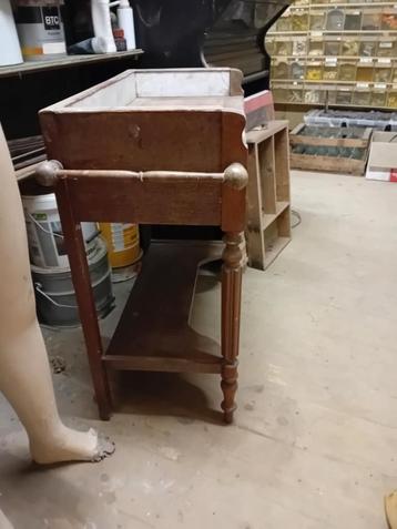 Vintage wastafeltje, kaptafeltje, bijzettafeltje beschikbaar voor biedingen