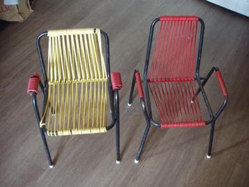 Retro sixties kinderstoeltjes beschikbaar voor biedingen