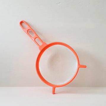 Oranje vintage zeef - retro / vergiet beschikbaar voor biedingen
