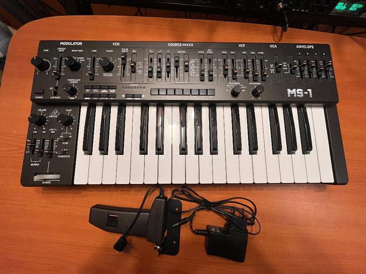 Behringer MS-1 Roland SH101 kopie mono synth, Muziek en Instrumenten, Synthesizers, Zo goed als nieuw, Overige aantallen, Overige merken