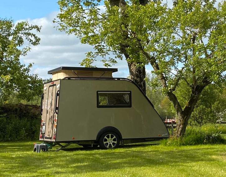 Kip Shelter Plus VERKOCHT, Caravans en Kamperen, Caravans, Particulier, tot en met 2, 500 - 750 kg, Treinzit, Kip, Lengtebed, tot 4 meter