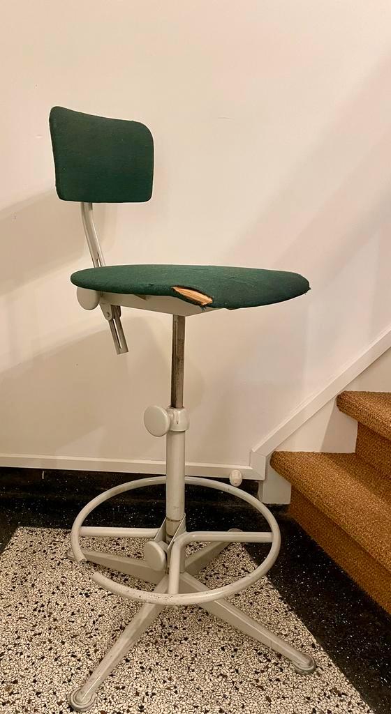 Industrieel kruk Ahrend van Friso Kramer, de Cirkel, Huis en Inrichting, Barkrukken, Gebruikt, 60 tot 90 cm, Metaal, 1 kruk, Draaibaar