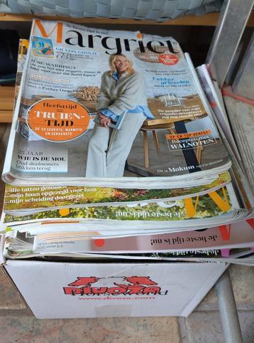 Voor kleine vergoeding, flinke stapel tijdschrift; Margriet  beschikbaar voor biedingen