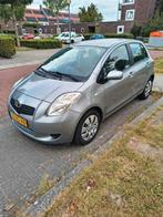 Toyota Yaris 1.3 16V Vvt-i 5DR 2007 Grijs, Auto's, Voorwielaandrijving, Stof, 4 cilinders, 995 kg