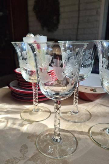4 elegante kristal wijnglazen gedraaide steel geëtste kelk  beschikbaar voor biedingen