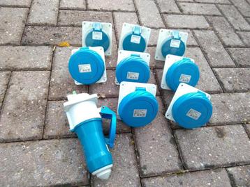 6x Cee connectoren 32Amp schneider beschikbaar voor biedingen