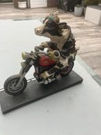Motorrijdende Koe - Uniek Beeld, Tuin en Terras, Ophalen of Verzenden, Zo goed als nieuw, Kunststof, Dierenbeeld