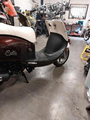 Sym cello snorscooter  beschikbaar voor biedingen