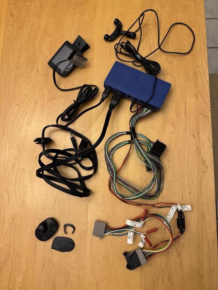 COMPLETE PARROT MKI 9200 CARKIT SET MKI9200 BLUETOOTH, Auto diversen, Carkits, Zo goed als nieuw, Ophalen of Verzenden