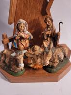 Kerststal met houten achtergrond en figuren kerst vintage, Diversen, Kerst, Ophalen of Verzenden, Zo goed als nieuw