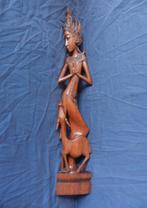 Hoog houten sculptuur Prinses met hert Indonesie Bali h 58,2, Antiek en Kunst, Kunst | Beelden en Houtsnijwerken, Ophalen of Verzenden