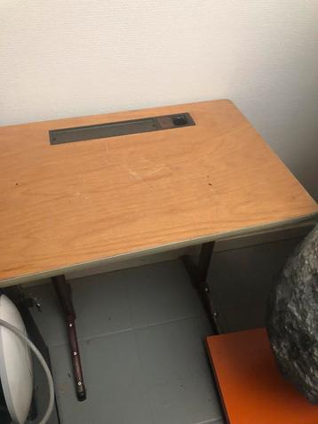 Schoolbureautje - Ideaal voor studenten! beschikbaar voor biedingen