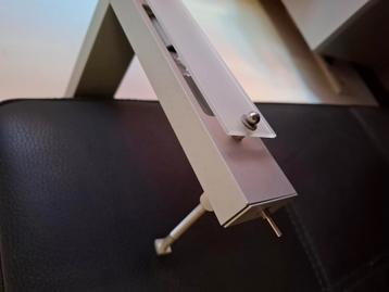 Leeslampje grijs, melkglas, voor hoofdboord bed beschikbaar voor biedingen