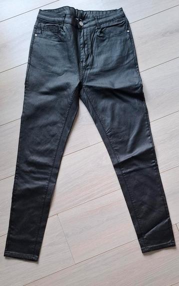 Broek met coating beschikbaar voor biedingen
