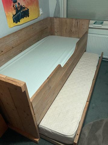 Steigerhout bed 90x200 incl logeerbed beschikbaar voor biedingen