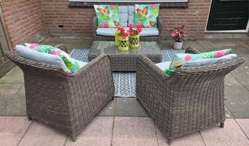 Heel leuk 4 persoons intratuin tuinsetje beschikbaar voor biedingen