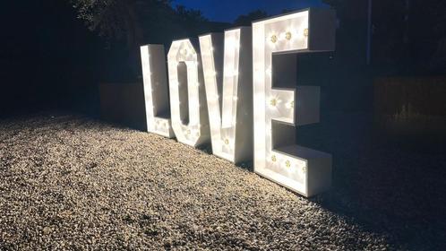 Fantastische Lichtletters 'LOVE' 1 meter hoog, Hobby en Vrije tijd, Feestartikelen | Verhuur, Nieuw, Overige, Ophalen