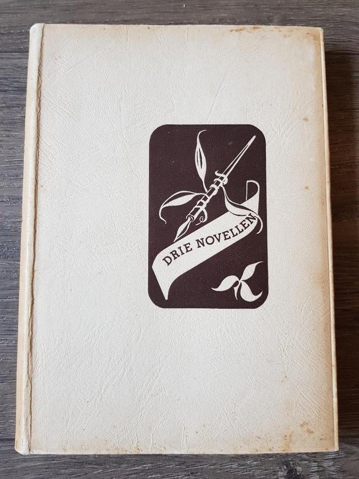 Boek : Drie novellen -- boekenweekgeschenk -- 1939, Boeken, Boekenweekgeschenken, Gelezen, Ophalen of Verzenden