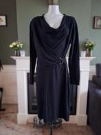 Caroline Biss lbd zwart jurk wol 44 waterval hals gratis v, Kleding | Dames, Verzenden, Zwart, Maat 42/44 (L), Zo goed als nieuw