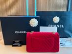 Chanel 2.55 Flap Bag Chevron Red Velvet Golden Chain, Handtas, Zo goed als nieuw, Ophalen, Rood