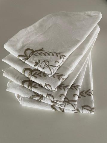 Theedoeken met monogram beschikbaar voor biedingen