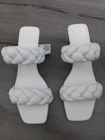 Nog nieuw witte hakken slippers met gevlochten banden mt 41  beschikbaar voor biedingen