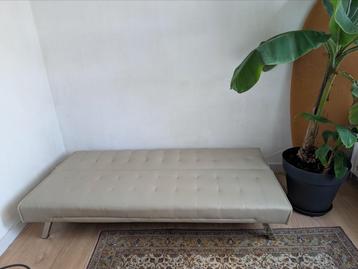 Sofa bed beschikbaar voor biedingen