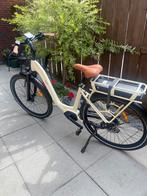 Te koop, z.g.a.n. elektrische dames fiets, Fietsen en Brommers, Elektrische fietsen, Ophalen, Zo goed als nieuw, 50 km per accu of meer