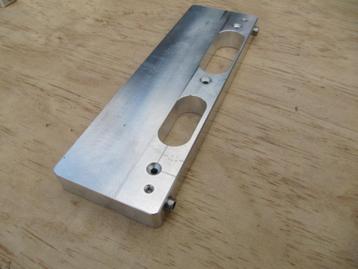 Al freesmal Intersteel magneet sluitkom/plaat 72 x 22 mm  beschikbaar voor biedingen