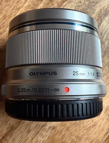 Olympus M.Zuiko Digital 25mm f/1.8 zilver beschikbaar voor biedingen