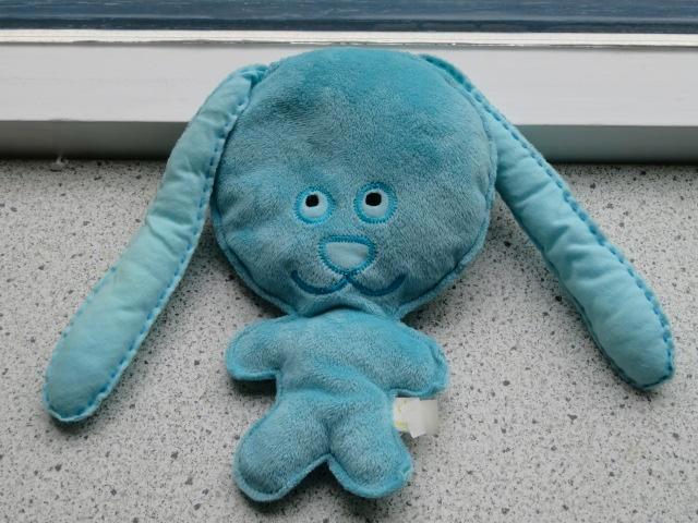 Konijn merk Difrax met knisperfolie in de kop blauw velours, Kinderen en Baby's, Speelgoed | Knuffels en Pluche, Zo goed als nieuw