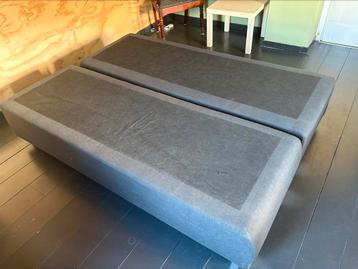 Boxspring bed . 1 hebben we over 200x 70 cm beschikbaar voor biedingen