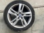 Volvo V60 plug-inn hybrid winterbanden 235/45/R17, Auto-onderdelen, Banden en Velgen, Ophalen, Gebruikt, Banden en Velgen, 17 inch