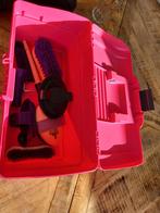 Bodyprotector en koffer met borstels en een zweep, Ophalen, Gebruikt