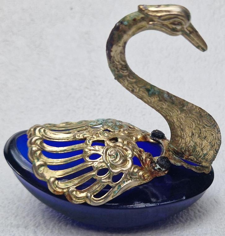Apart Antiek zoutvaatje Kobaltblauw kristal verguld Zwaantje, Antiek en Kunst, Antiek | Glas en Kristal, Ophalen of Verzenden