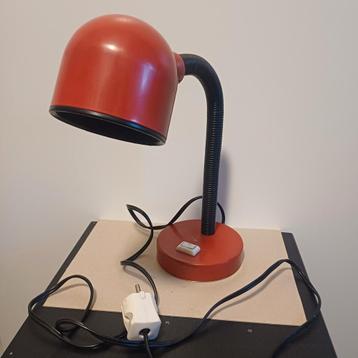 Vintage rode bureaulamp / tafellamp  beschikbaar voor biedingen