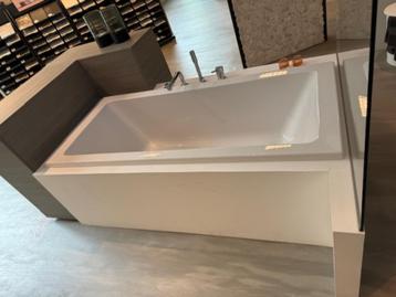 Mooi wit inbouw ligbad  -  nieuw beschikbaar voor biedingen