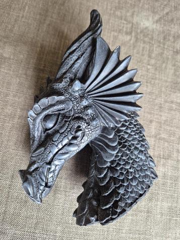 Gothic drakenhoofd beeldje (Nemisis now) beschikbaar voor biedingen