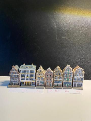 7 Amsterdamse huisjes/grachtenpanden (Blokker huisjes) beschikbaar voor biedingen