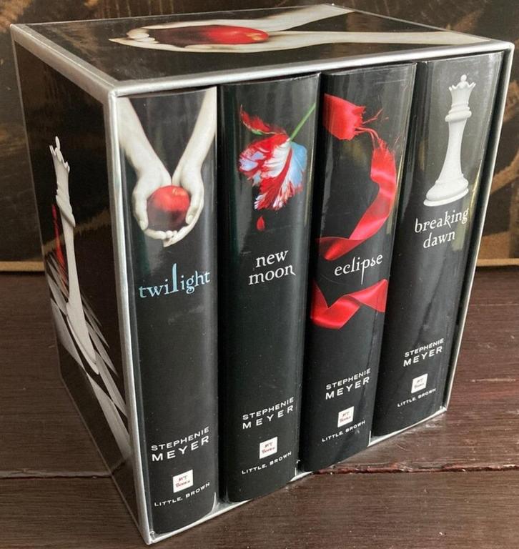 Twilight Saga Collection In Box (Engelstalig), Boeken, Fantasy, Zo goed als nieuw, Ophalen