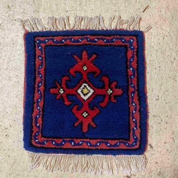 Vintage geknoopt vierkant tapijtje blauw roodbruin 38/38 beschikbaar voor biedingen