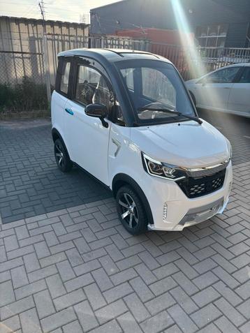 (Fabrieksnieuw) Overdekte scootmobiel 45 km/u - 100km bereik beschikbaar voor biedingen