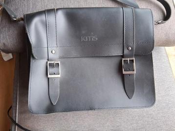 Zwarte Schoudertassen – 38cm x 30cm – Zeer Goed Als Nieuw  beschikbaar voor biedingen