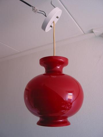 vintage raak amsterdam hanglamp, rood/wit glas, model 1056.