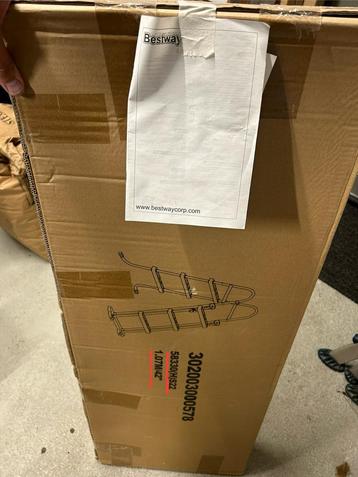 Bestway zwembadtrap 107cm - 58330 beschikbaar voor biedingen